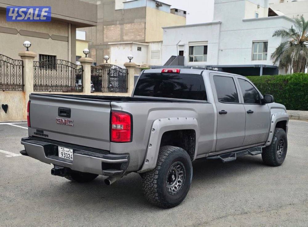 بحالة ممتازة وانيت جي ام سي سييرا موديل 2017 دبل قير أرضي شغال تواير ج8