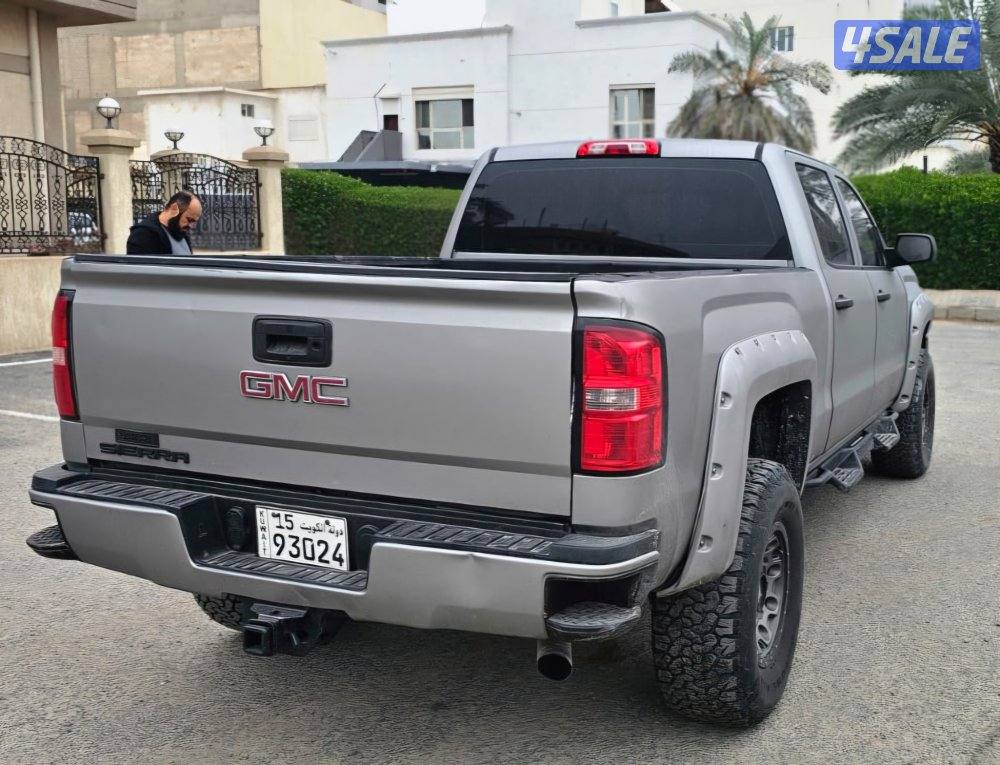 بحالة ممتازة وانيت جي ام سي سييرا موديل 2017 دبل قير أرضي شغال تواير ج2