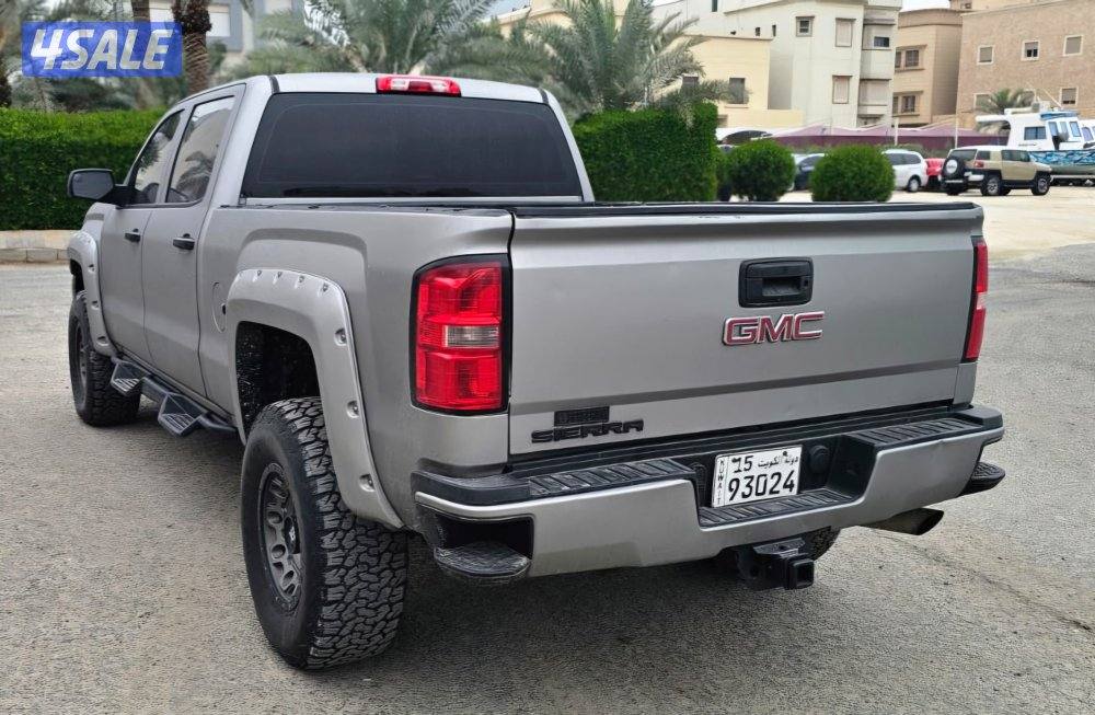 بحالة ممتازة وانيت جي ام سي سييرا موديل 2017 دبل قير أرضي شغال تواير ج9