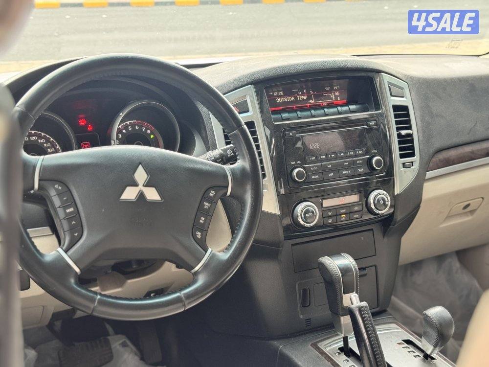 للبيع باجيرو / صبغ وكالة / موديل 2019 / مكينة صغيرة6