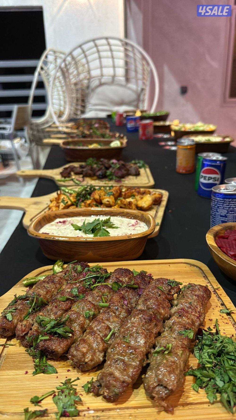 باربيكيو واو للمشويات وشاورما لحم ودجاج وسلطات ومقبلات وخبز تنور0