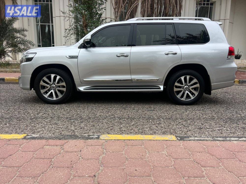 جيب لاندكروز جراند تورنق سقنچر موديل ٢٠٢١ الساير صبغ وكاله شرط الفحص1