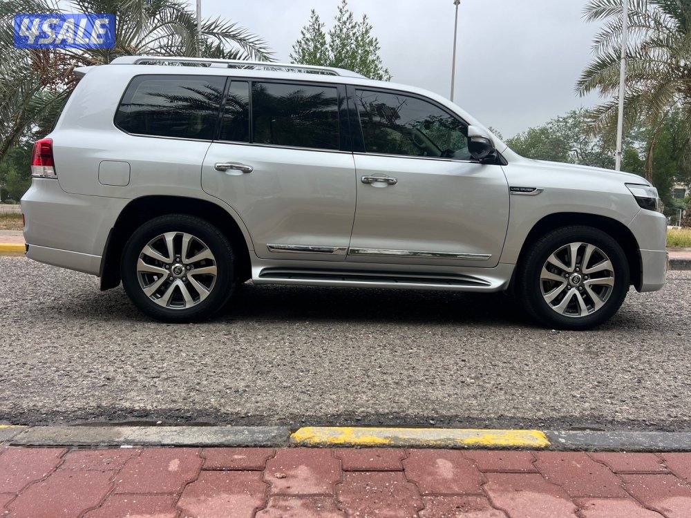 جيب لاندكروز جراند تورنق سقنچر موديل ٢٠٢١ الساير صبغ وكاله شرط الفحص3