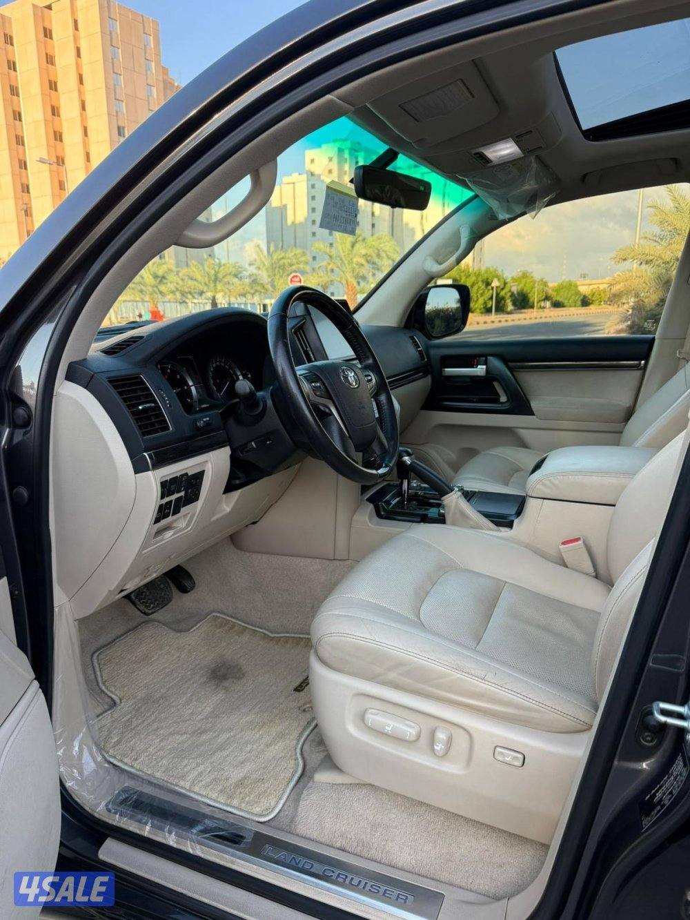 لاند كروز تورينق 2020 جلد الساير بحاله نادره عداد 98 الف6