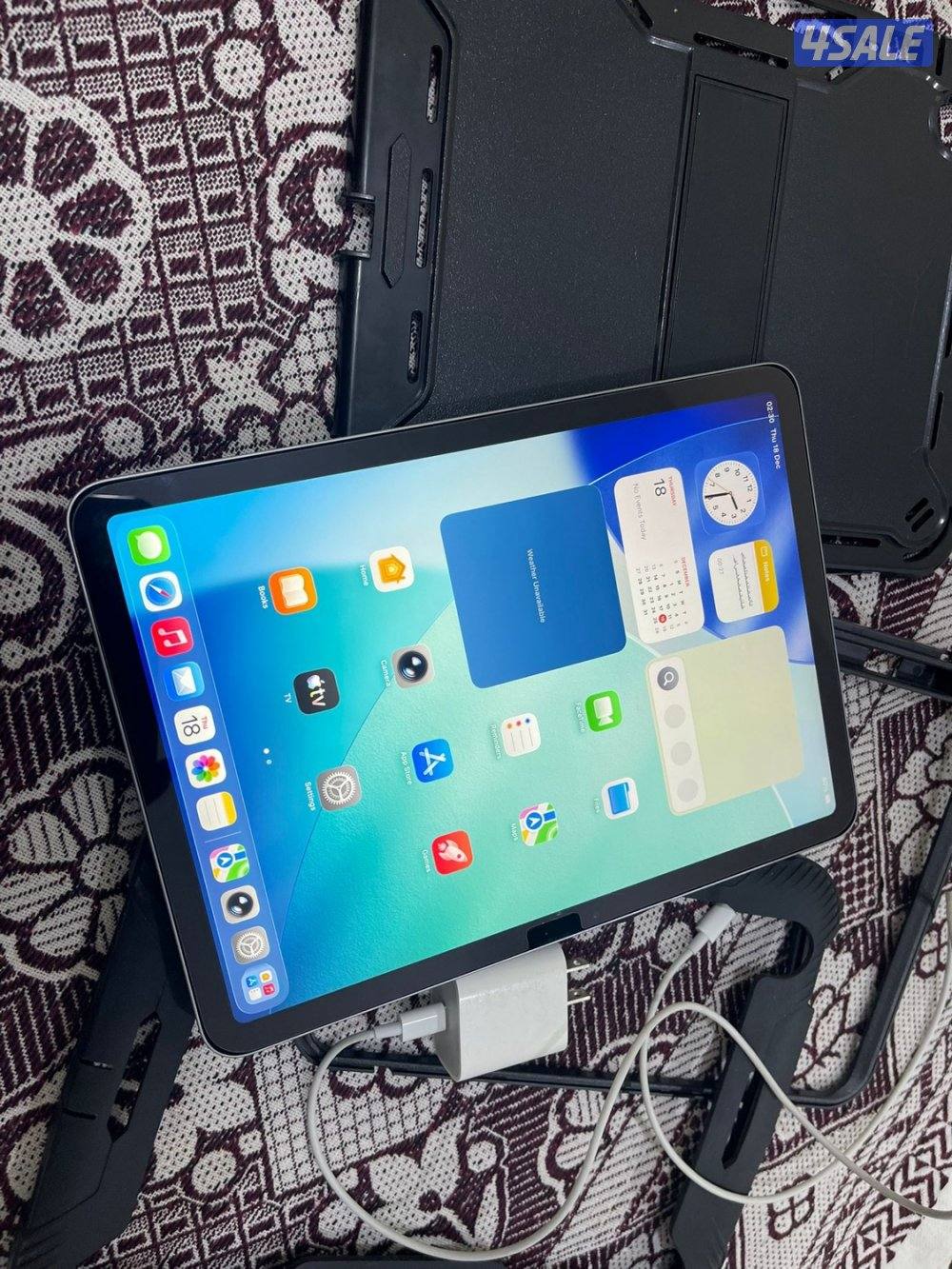ايباد اير m2 مساحه 256 غيغا 11 انش في كفاله نظيف حيل مع الشاحن والكفر3
