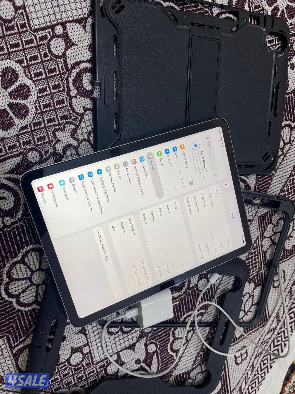 ايباد اير m2 مساحه 256 غيغا 11 انش في كفاله نظيف حيل مع الشاحن والكفر5