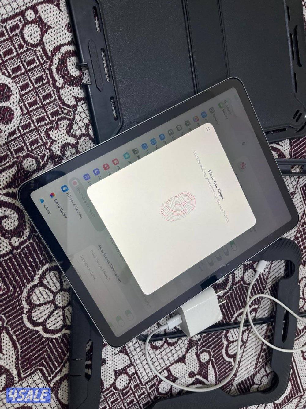 ايباد اير m2 مساحه 256 غيغا 11 انش في كفاله نظيف حيل مع الشاحن والكفر6