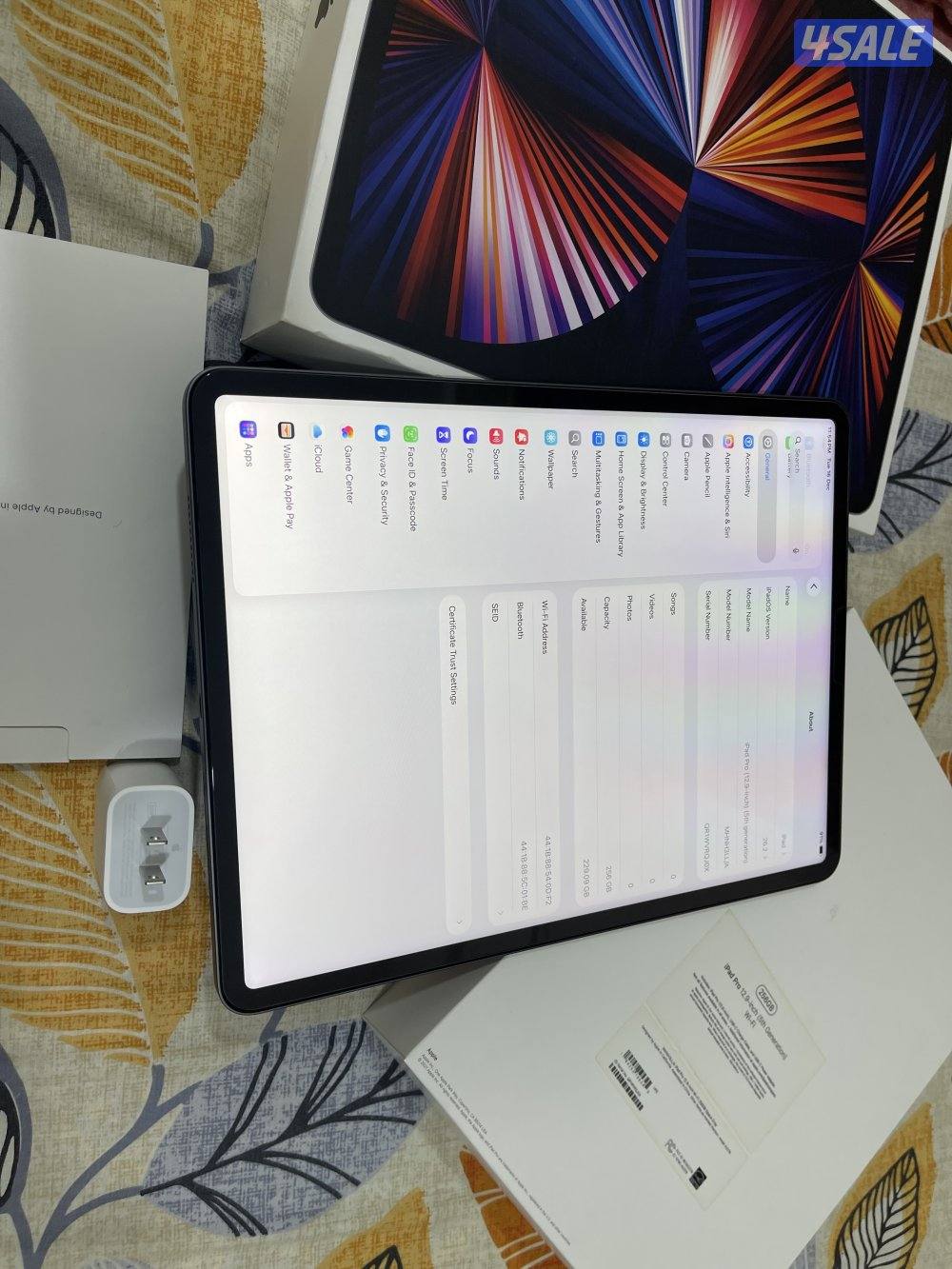 ايباد ابل برو 12.9 انش 256 قيقا ام ون الجيل الخامس نظيف حيل مع الاغراض3