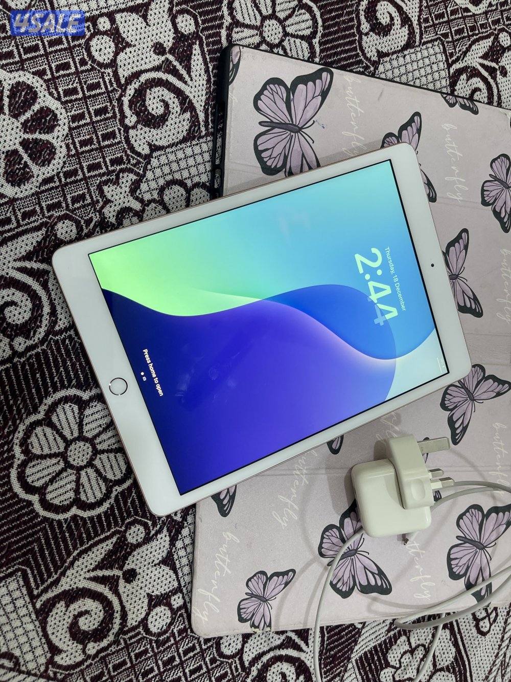 ايباد ابل 7 السابع 32 قيقا مو مصلح مع كفر والشاحن والواير1