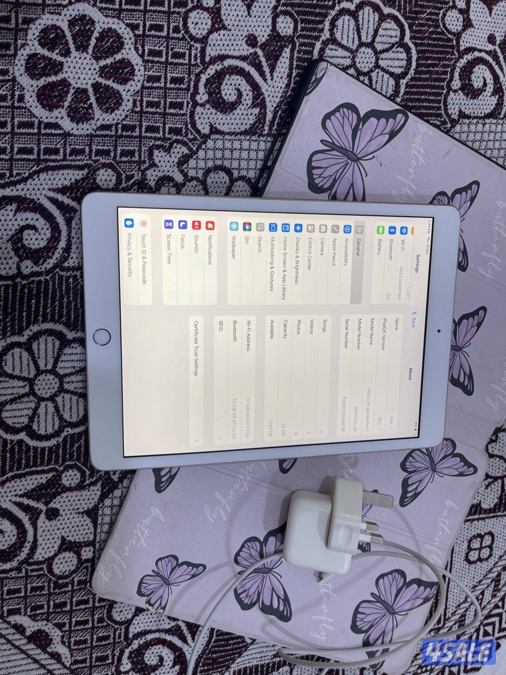 ايباد ابل 7 السابع 32 قيقا مو مصلح مع كفر والشاحن والواير3