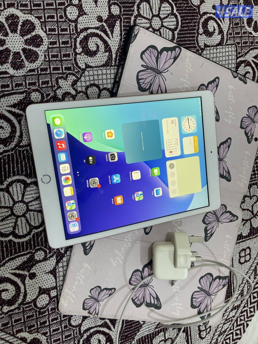 ايباد ابل 7 السابع 32 قيقا مو مصلح وشغال تمام مع بوك وشحن اصلي1