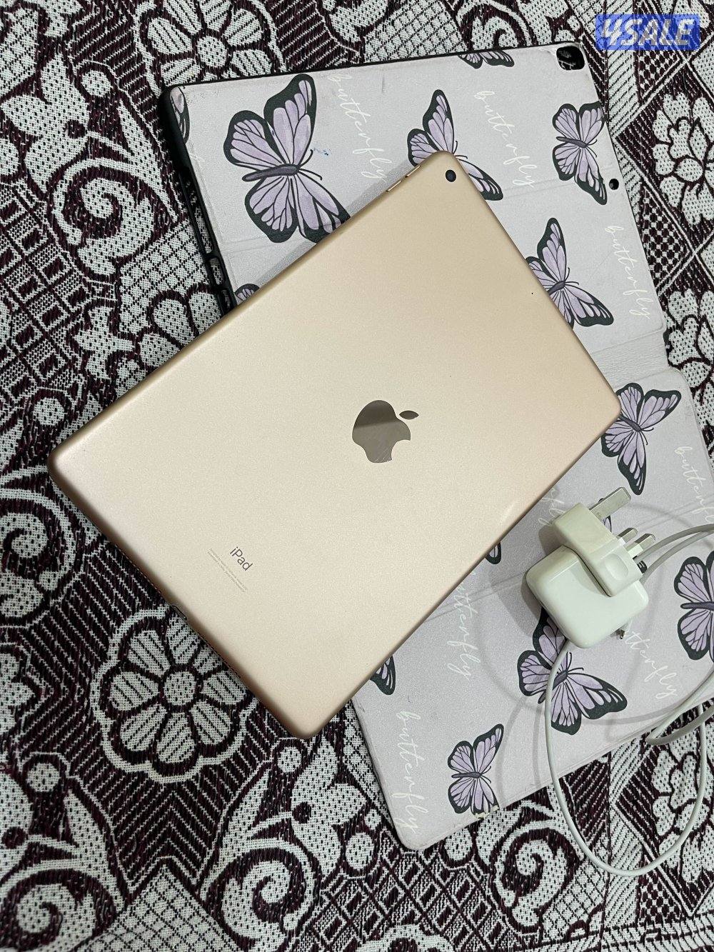 ايباد ابل 7 السابع 32 قيقا مو مصلح وشغال تمام مع بوك وشحن اصلي4