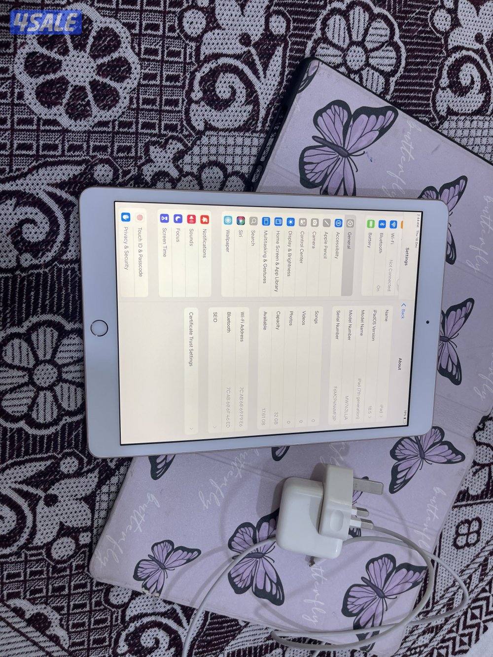 ايباد ابل 7 السابع 32 قيقا مو مصلح وشغال تمام مع بوك وشحن اصلي5