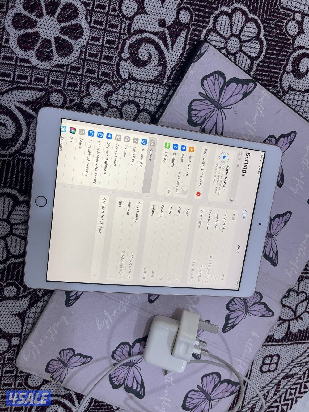 ايباد ابل 7 السابع 32 قيقا مو مصلح وشغال تمام مع بوك وشحن اصلي6