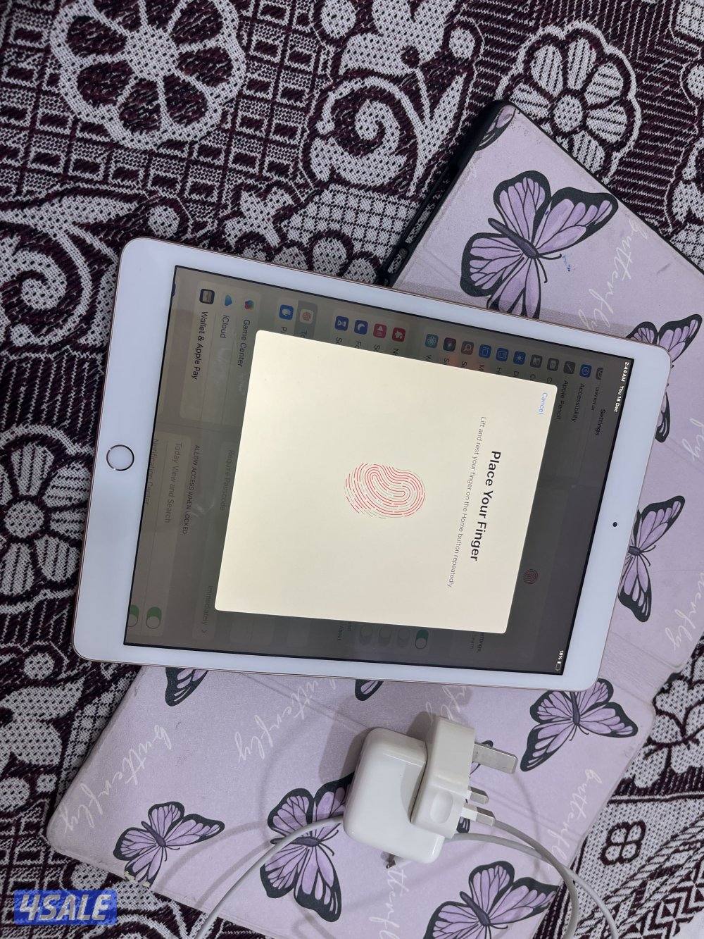 ايباد ابل 7 السابع 32 قيقا مو مصلح وشغال تمام مع بوك وشحن اصلي7