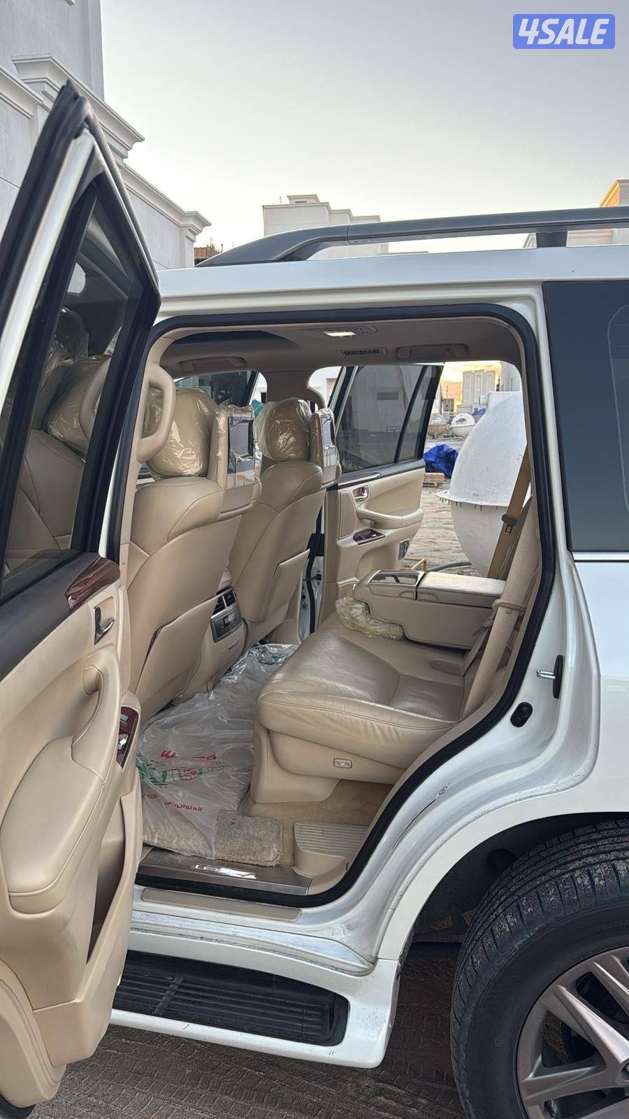 جيب لكزس ٢٠١٣ ماشي ٢٣٠ لون ابيض الدرجه الاولى شاشات وراه الفول1