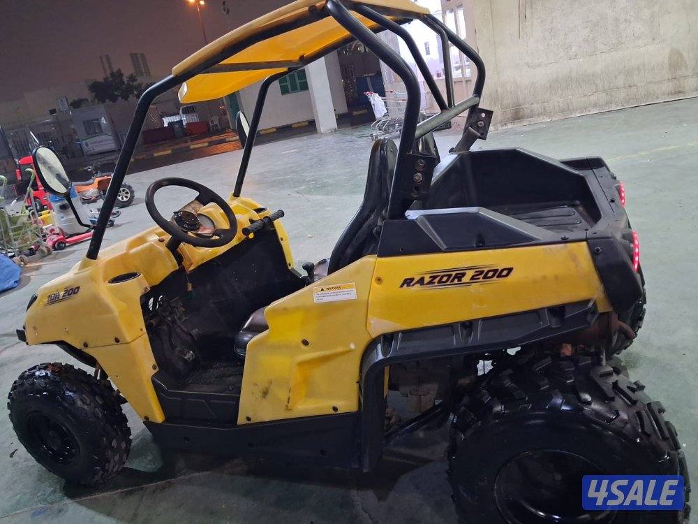 سيارة ريزر. الأصلية 200 سيسي0