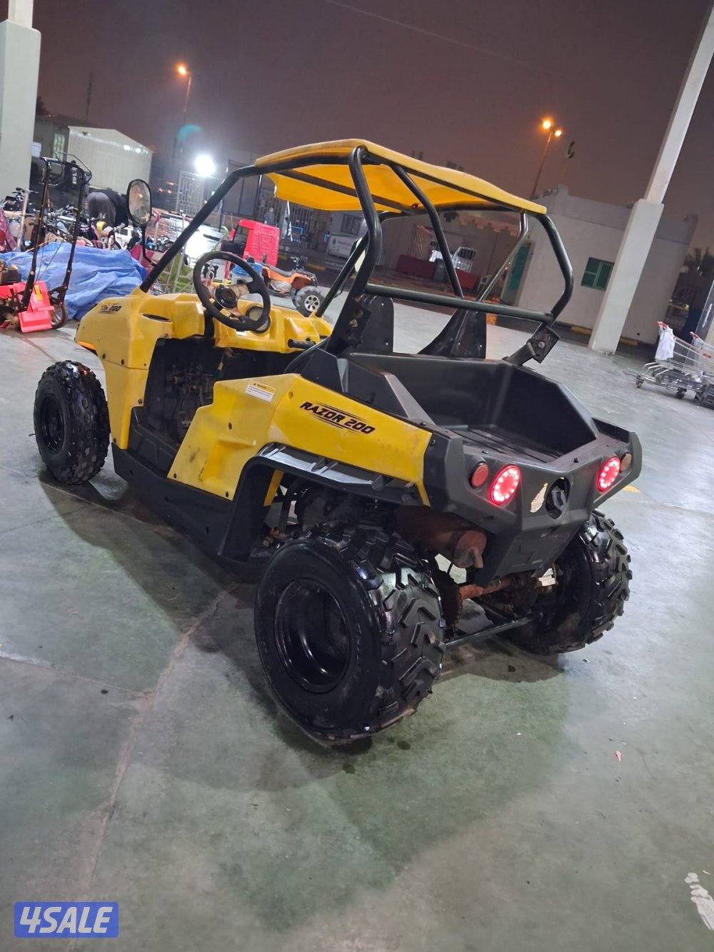 سيارة ريزر. الأصلية 200 سيسي2