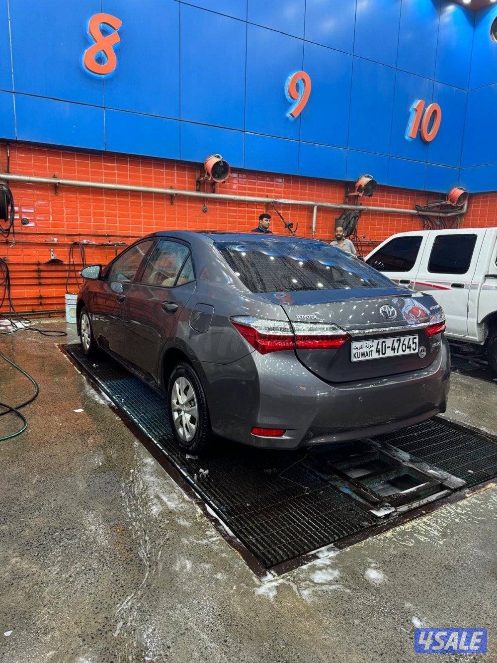 كامل المواصفات ماعدا فتحة جميع سيرفس مبدله في السيارة محافض عليها جدآ1