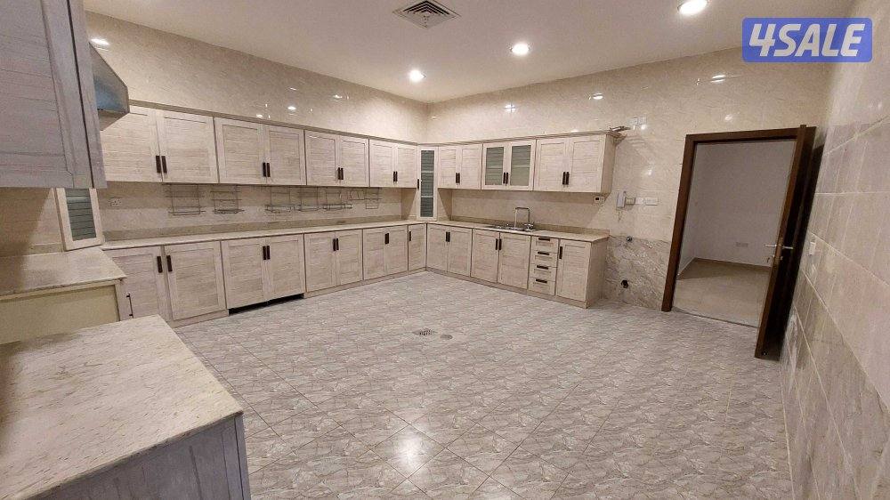 دور مع حوش ساقط في السلام مباشرة من المالك0