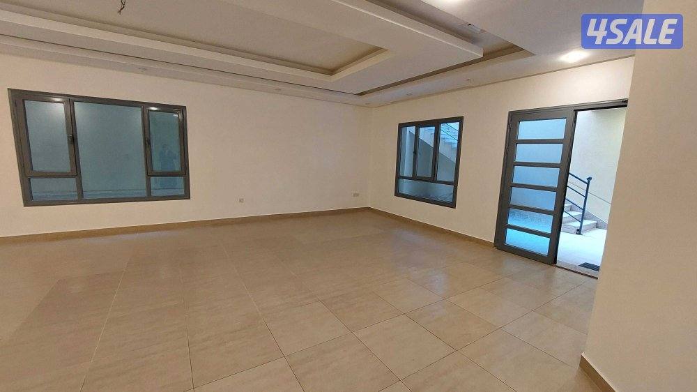 دور مع حوش ساقط في السلام مباشرة من المالك1