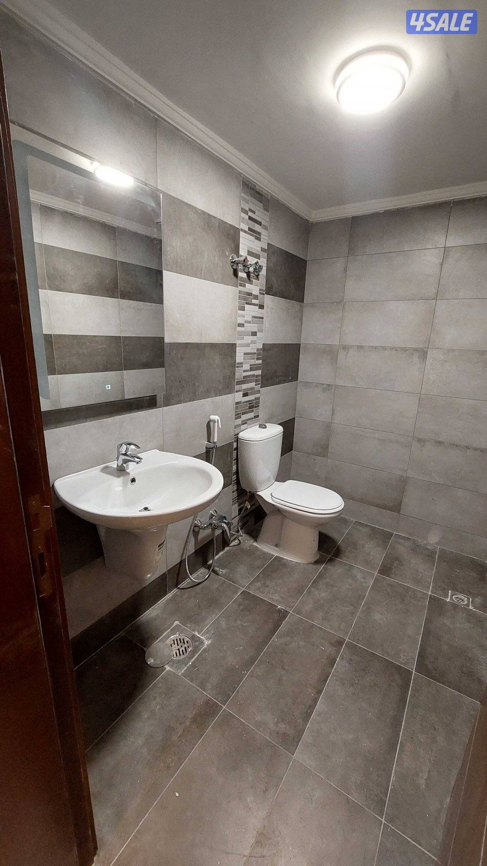 دور مع حوش ساقط في السلام مباشرة من المالك3