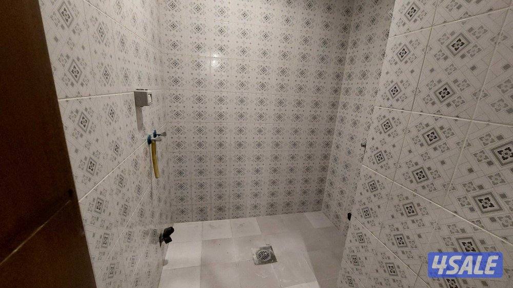 دور مع حوش ساقط في السلام مباشرة من المالك11