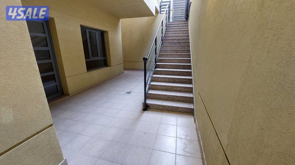 دور مع حوش ساقط في السلام مباشرة من المالك13