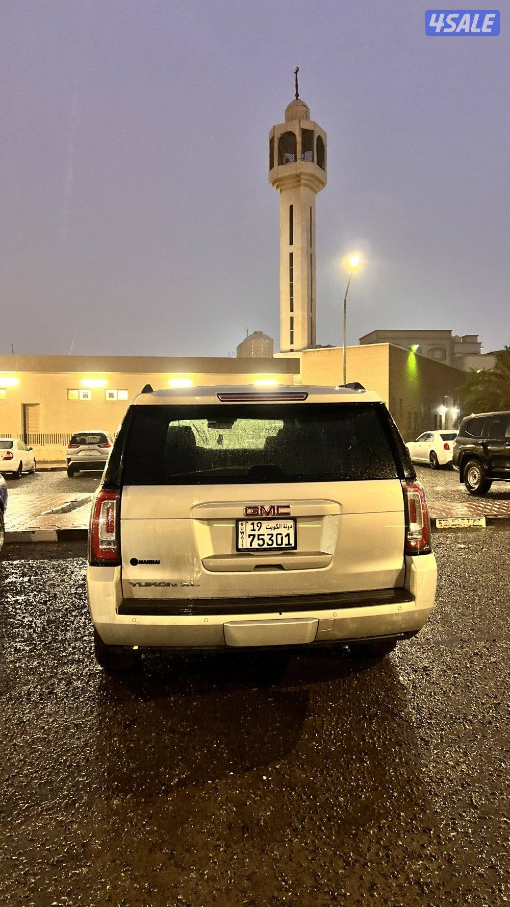 جمس يوكن ٢٠١٥ اللون ذهبي العداد ٢٥٠0