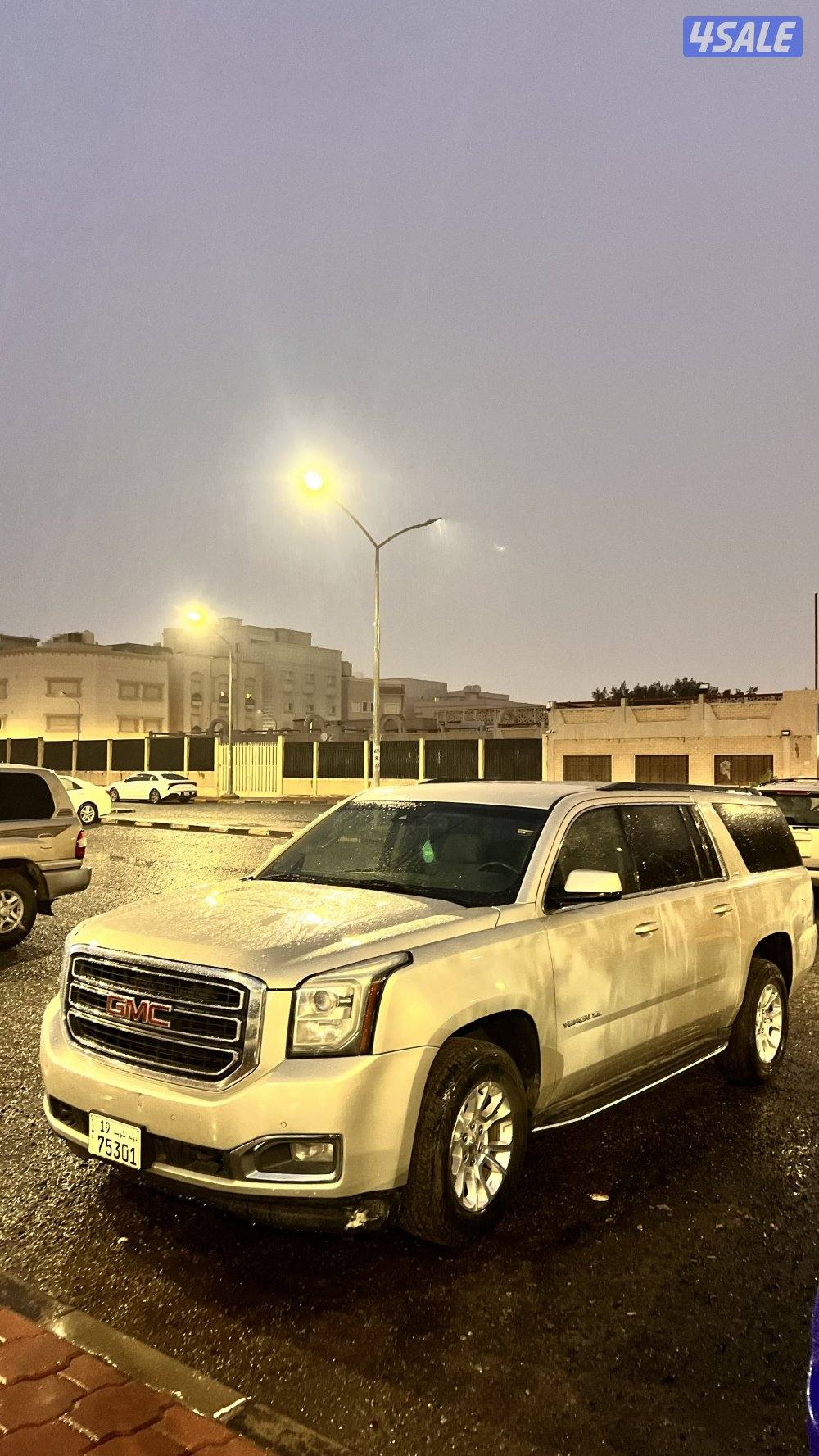 جمس يوكن ٢٠١٥ اللون ذهبي العداد ٢٥٠2