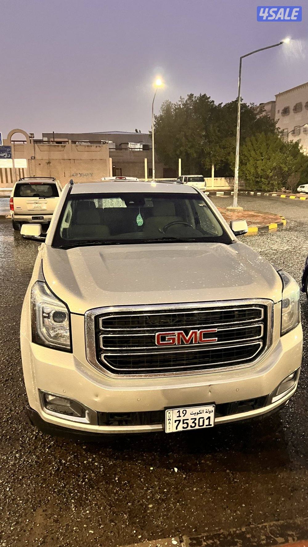 جمس يوكن ٢٠١٥ اللون ذهبي العداد ٢٥٠3