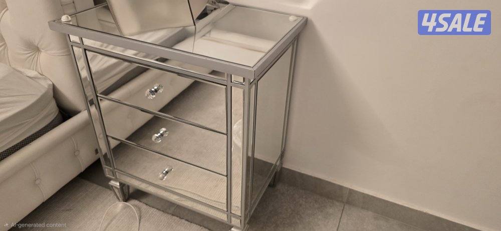 للبيع غرفة نوم كاملة (سرير، كوميدينتين، وجَرّارة) the one2