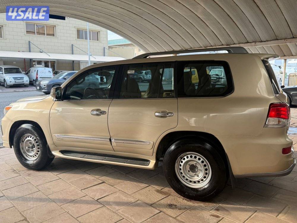 للبيع جيب لكزس ٢٠٠٨2