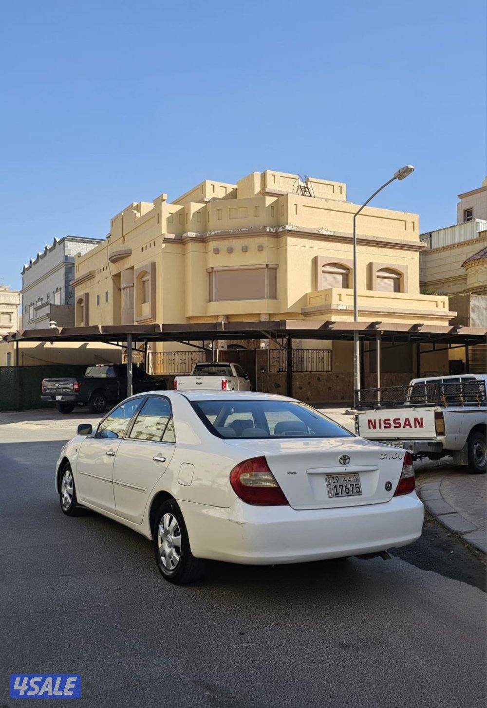 للبيع تويوتا كامري 2004 ابيض قير ومكينه نظاف استعمال يومي ٤ سلندر1