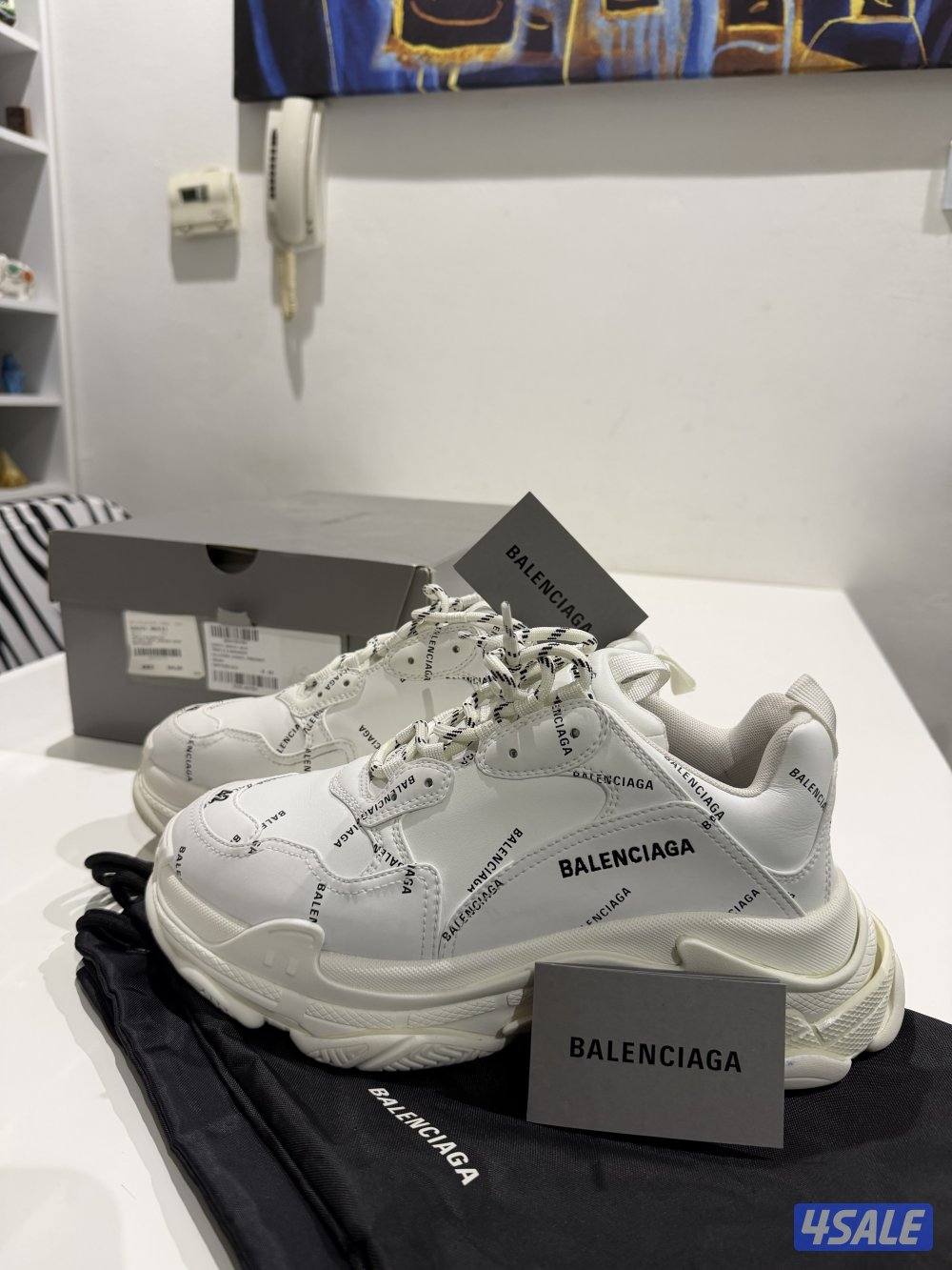 حذاء بالنسياغا فقط استعمال مرتين حاله جيده جداجدا0