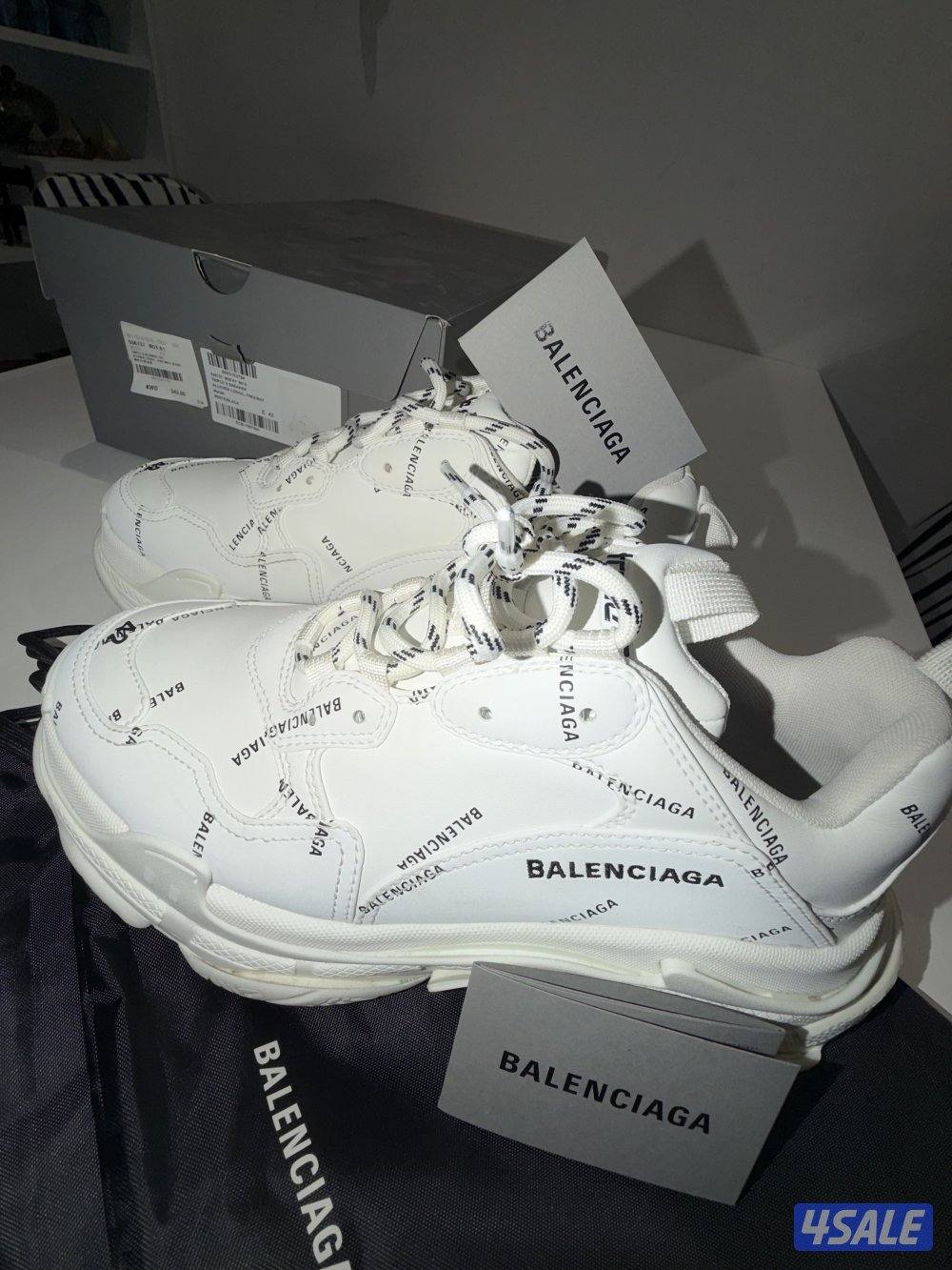 حذاء بالنسياغا فقط استعمال مرتين حاله جيده جداجدا3