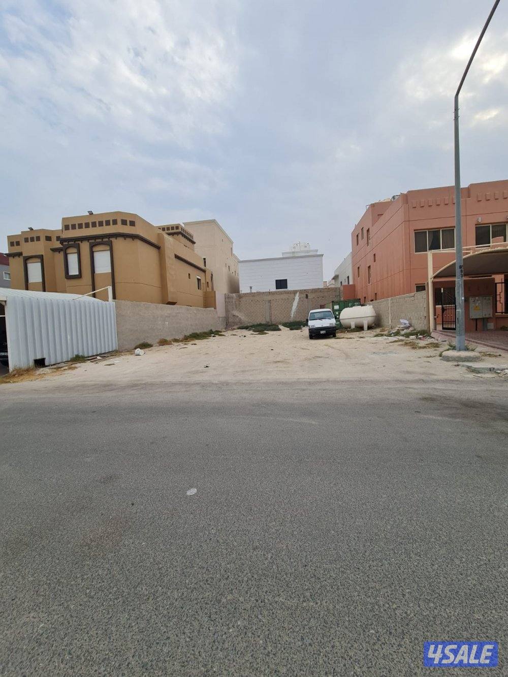 للبيع ارض في المنقف موقع مميز مقابل الحديقة0