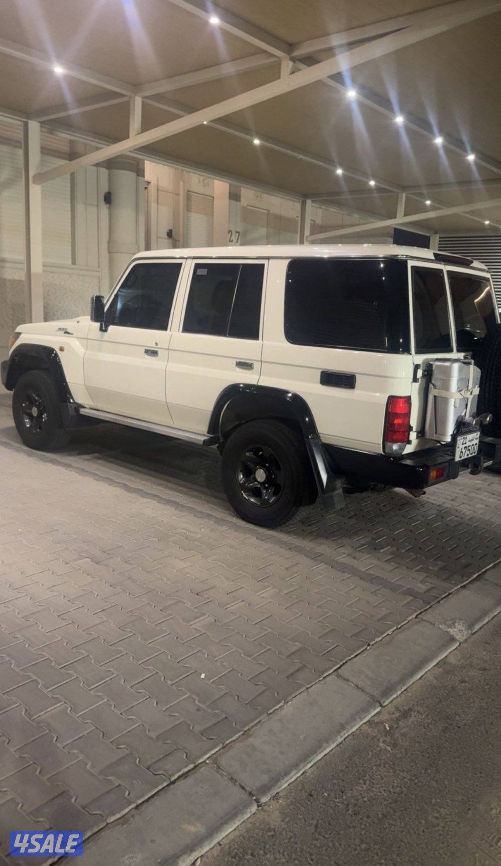 لاند كروزر نص موديل 2023 اعلى فئه2