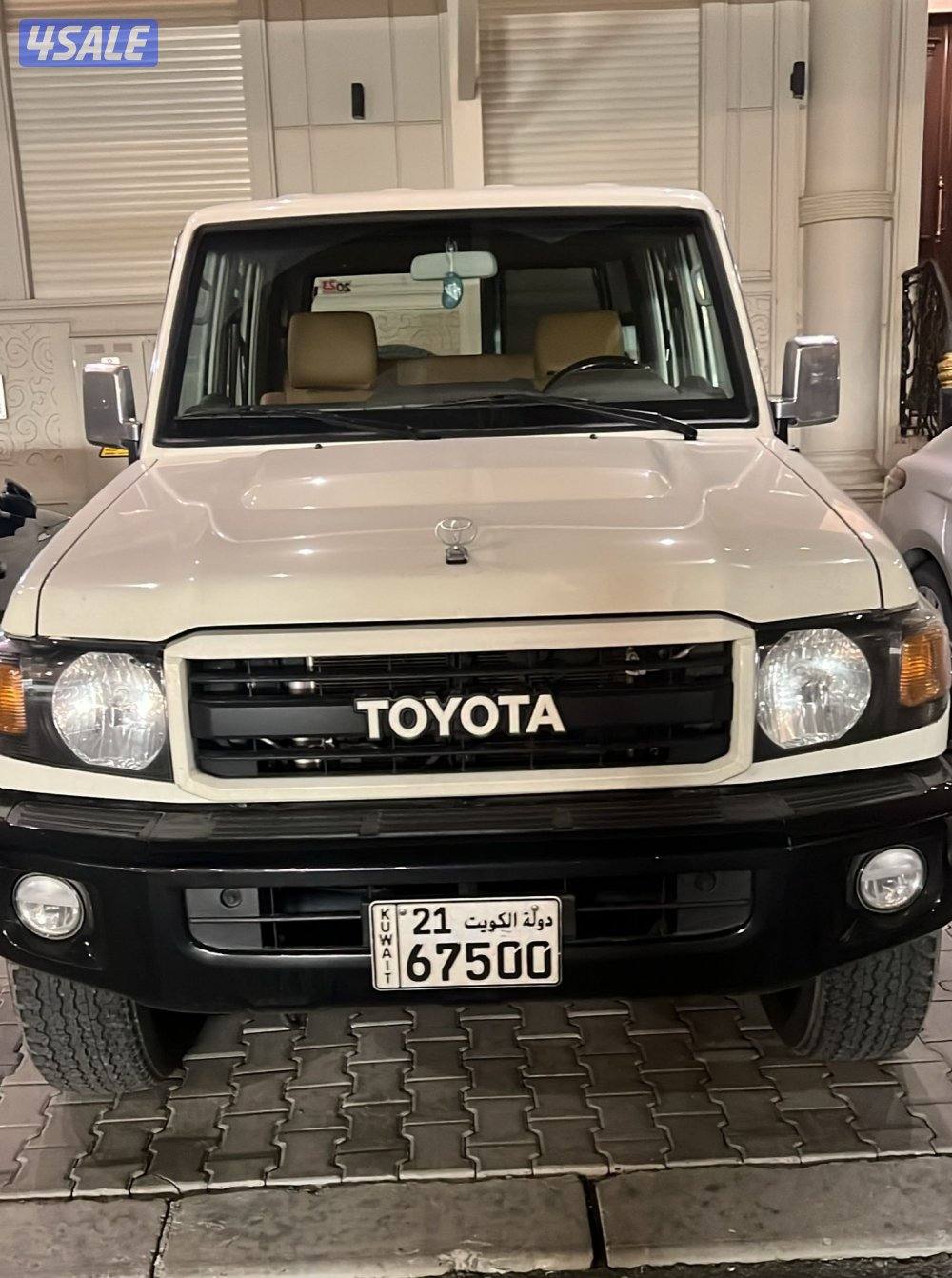 لاند كروزر نص موديل 2023 اعلى فئه4