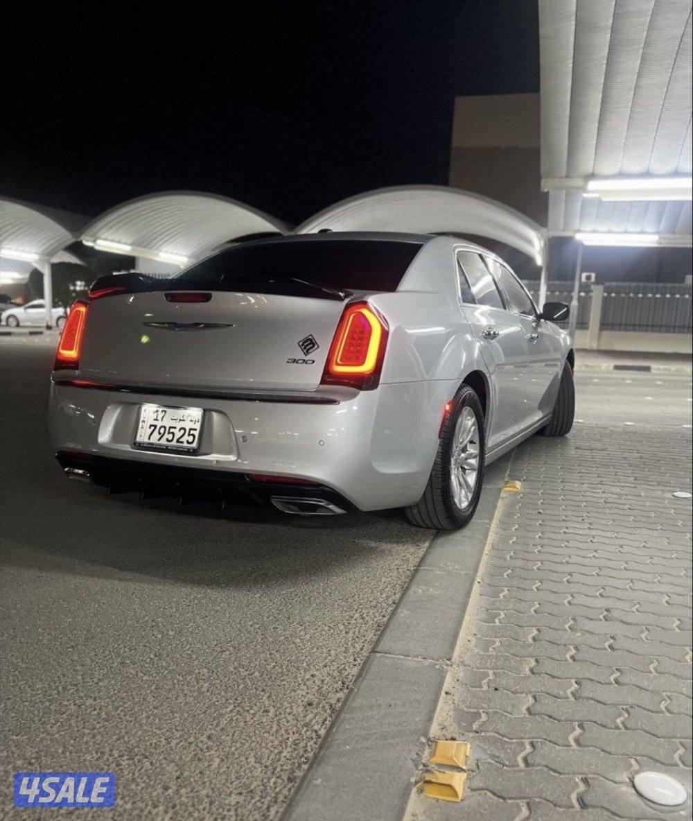 كرايزر300 هيمي 8 سلندر8