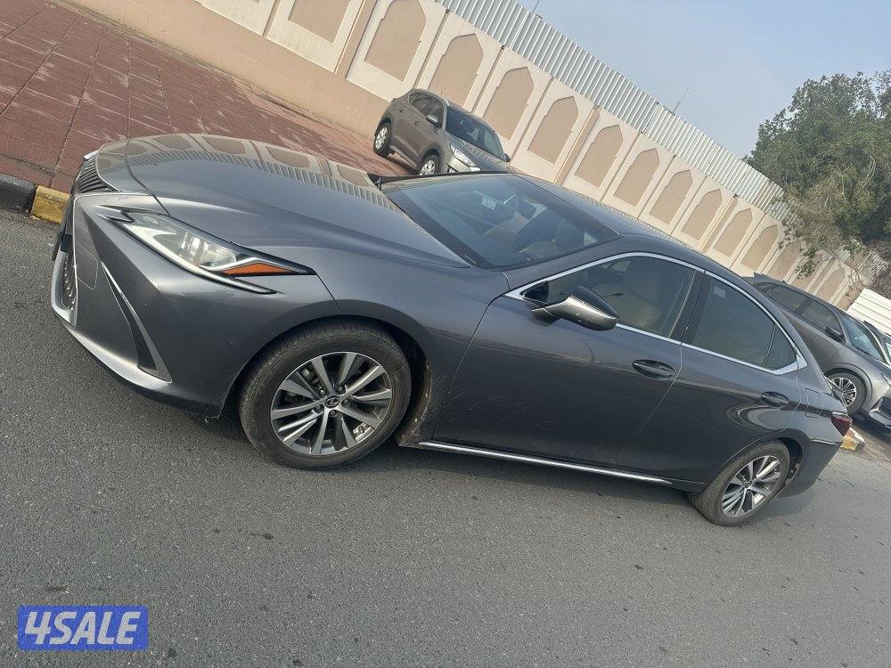 للبيع سياره لكزس 2021 Es نظيف سيرفس وكالة. لون رمادي داخلية تان. ماشي1