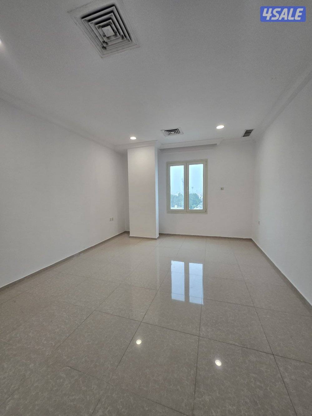 فرصه .. للإيجار دور بالخالديه 5غرف ..موقع موقع مميز / سعر مميز / مواقف2