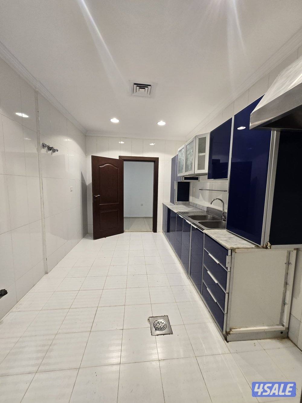 فرصه .. للإيجار دور بالخالديه 5غرف ..موقع موقع مميز / سعر مميز / مواقف8