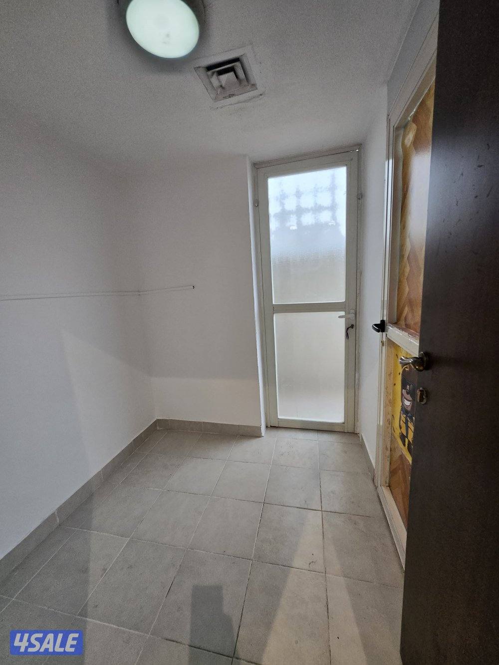 فرصه .. للإيجار دور بالخالديه 5غرف ..موقع موقع مميز / سعر مميز / مواقف9