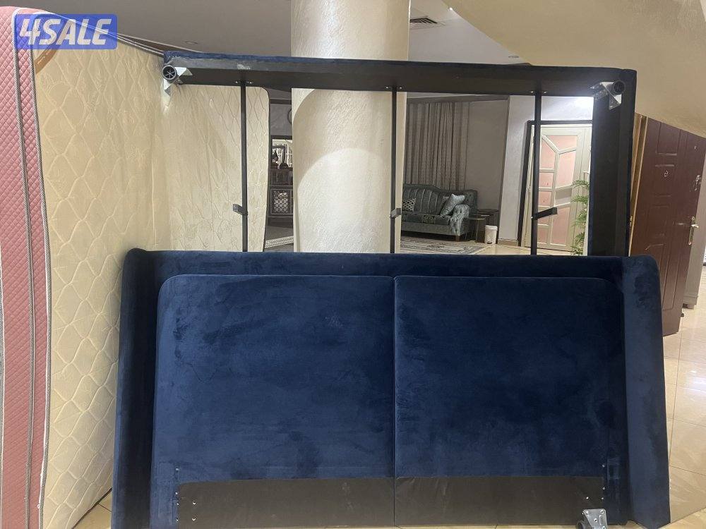 للبيع سرير مترين ونص جديد مع الدوشق جديد السعر 15 دينار0