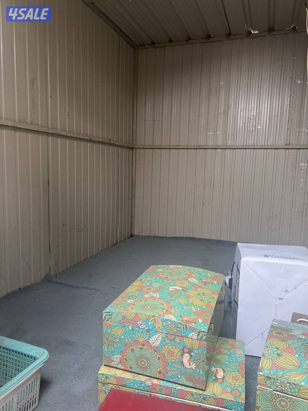 للبيع قلص عربانه او مخزن ثلاثه ب اثنين مع مروحه السعر 1503