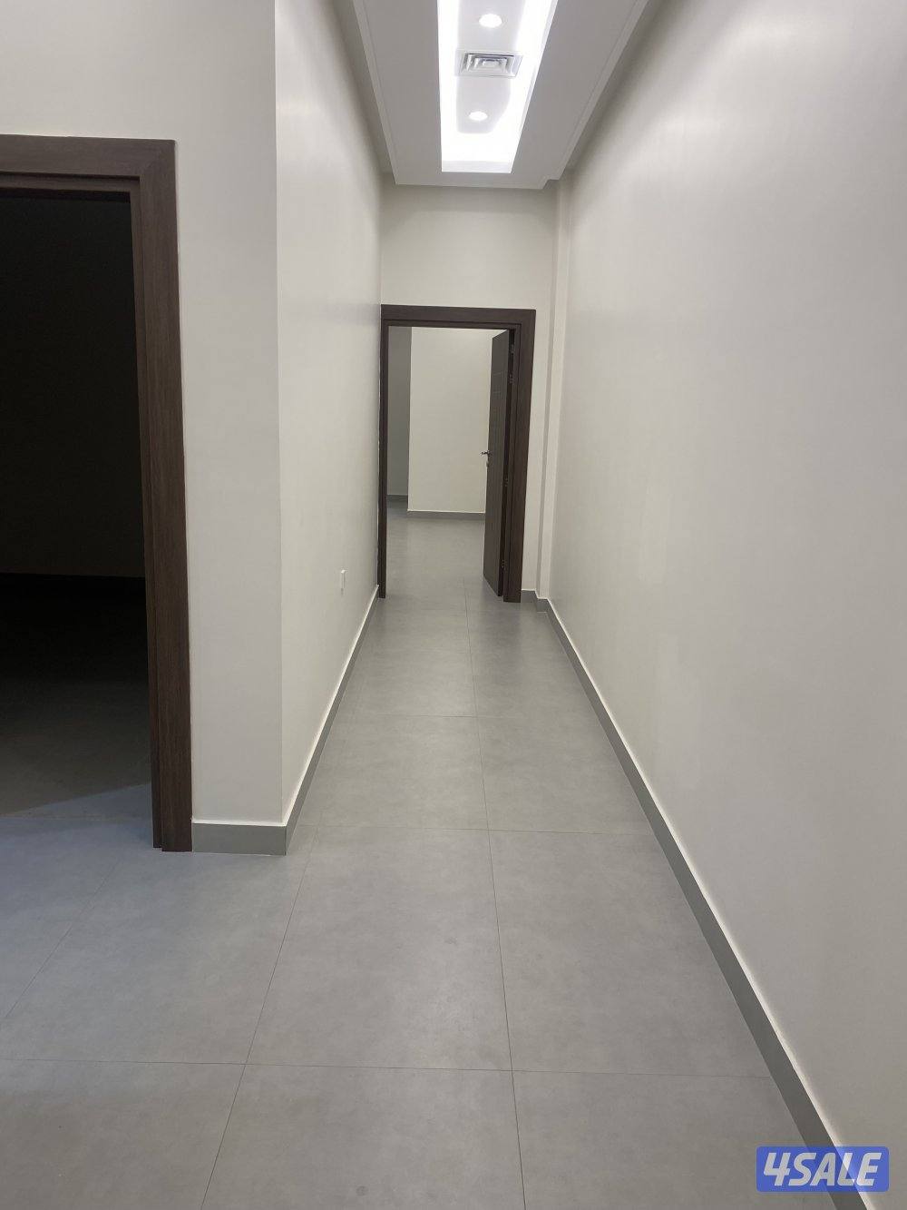 للإيجار شقه ف ابوحليفه الجديده ٣غرف وصاله ومطبخ و٣حمام وع خ1