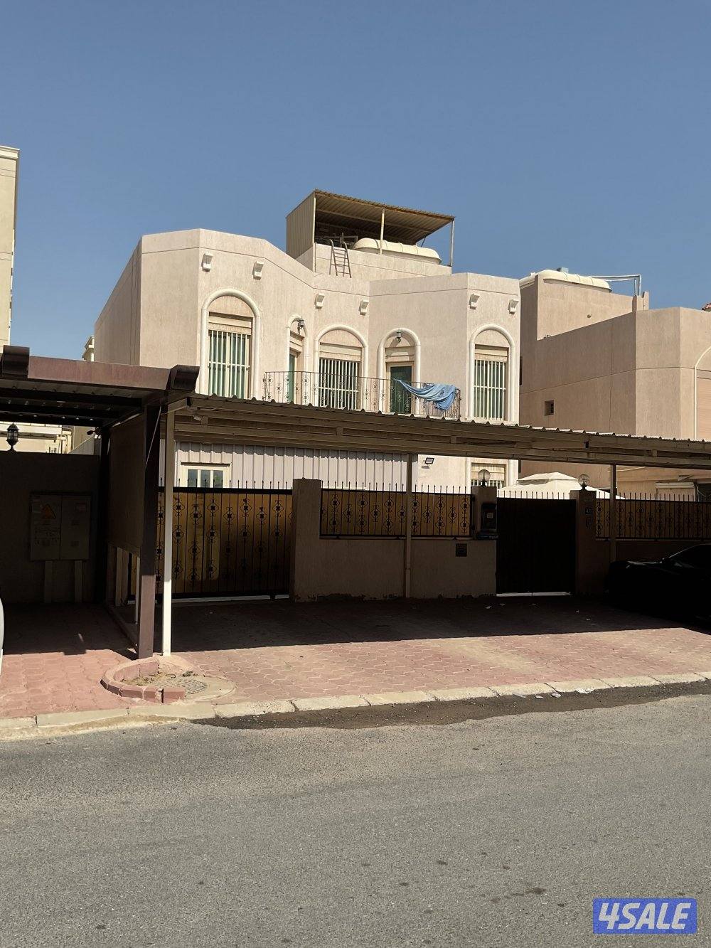 للبيع فيلا بالمنقف2