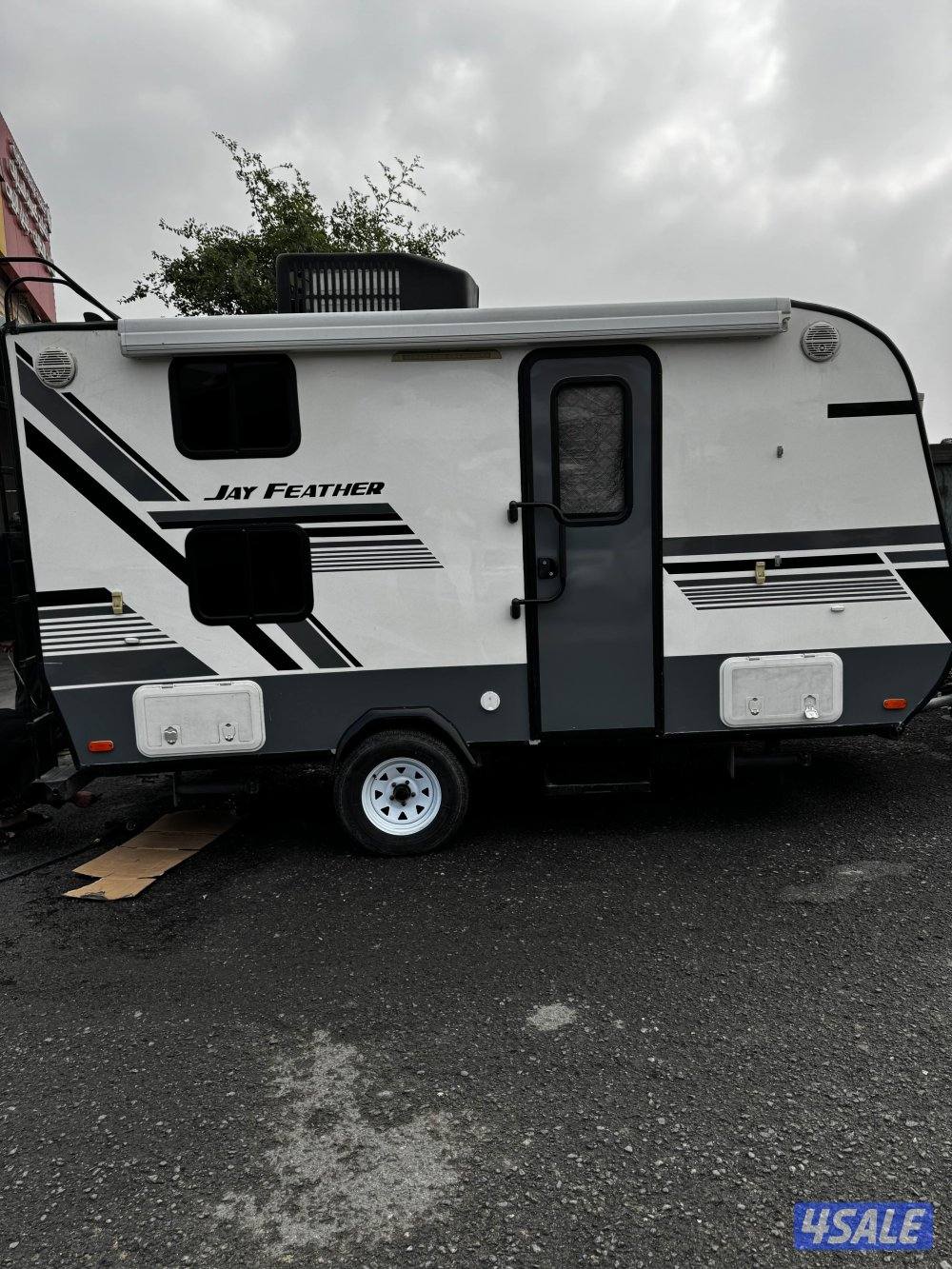 للبيع كرفان. جايكو موديل  2023م  مرخص من المرور    نظيف.  خفييف بالمشي2