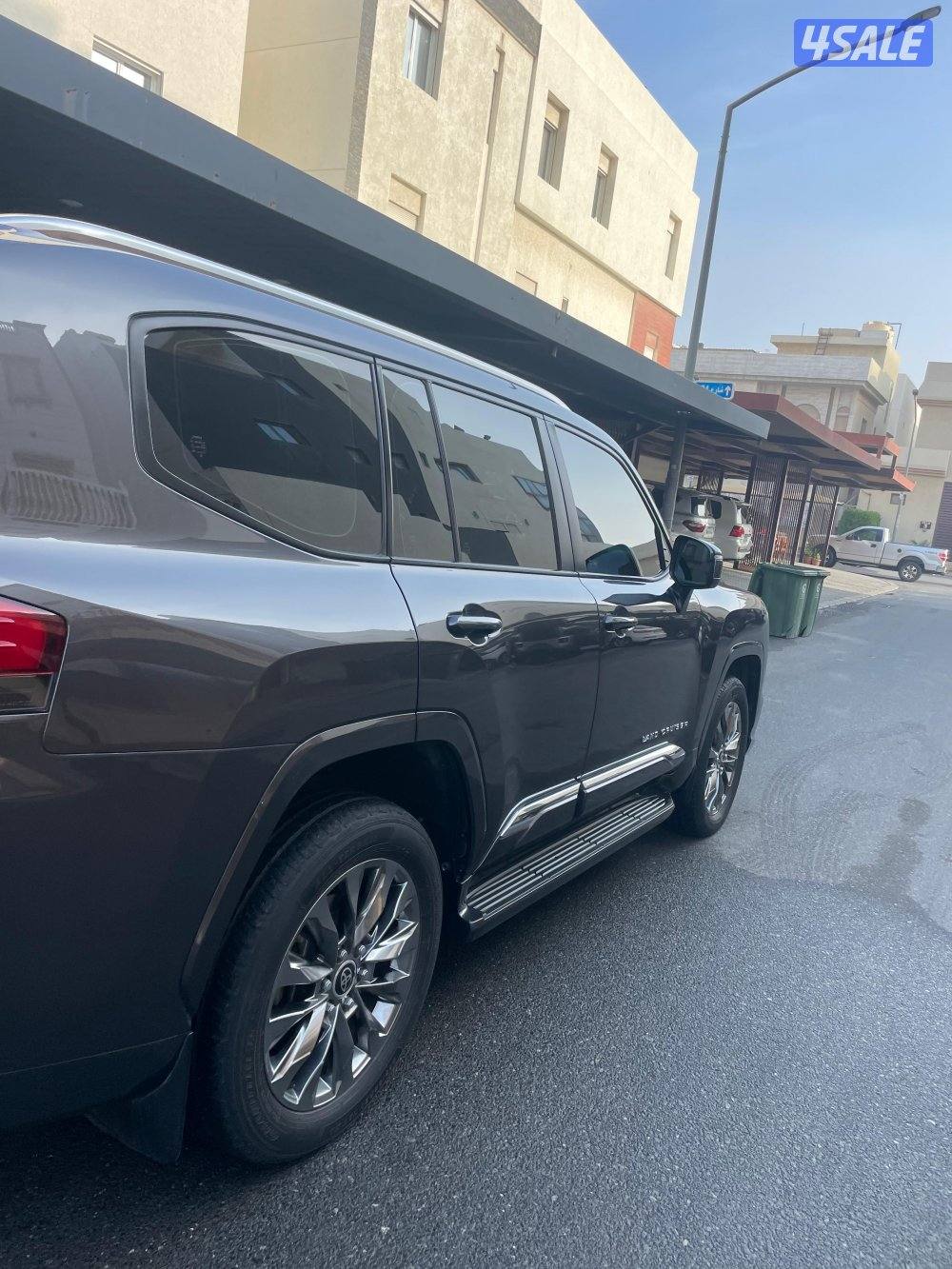 لاند كروز موديل ٢٠٢٤ كامل المواصفات GXRاللون  بترولي ورمادي  غامق1